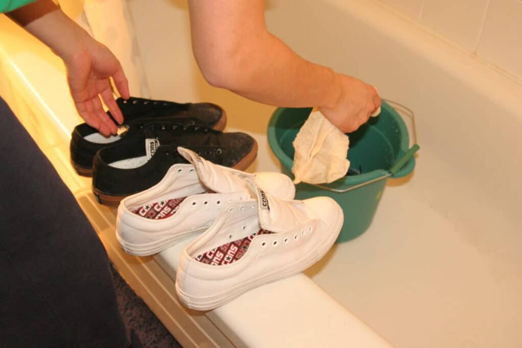 shoe disinfection against toe fungus